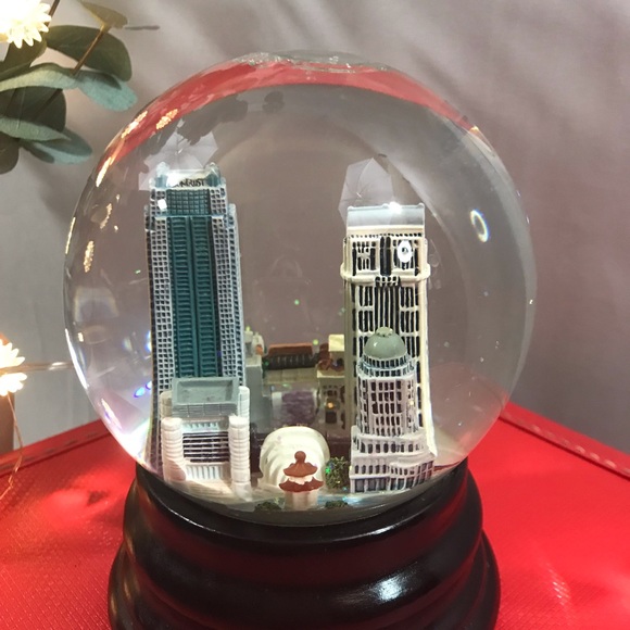 SOLD Saks Orlando City Snowglobe - Picture 3 of 4